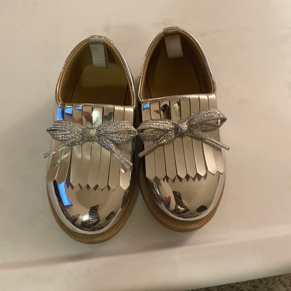 Toddler Silver crazy 8 shoes - Picture 2 of 6